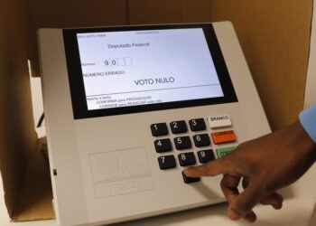 Urnas Eletrônicas no Brasil: Tecnologia e Segurança Eleitoral
