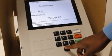 Urnas Eletrônicas no Brasil: Tecnologia e Segurança Eleitoral